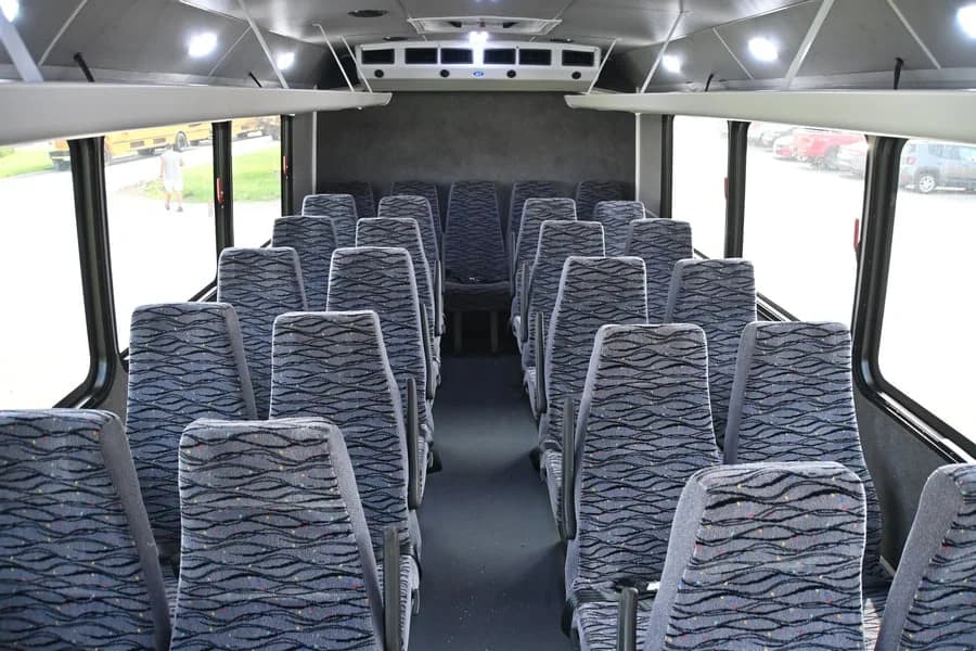 2015 Ford F550 Shuttle Bus - Image 5