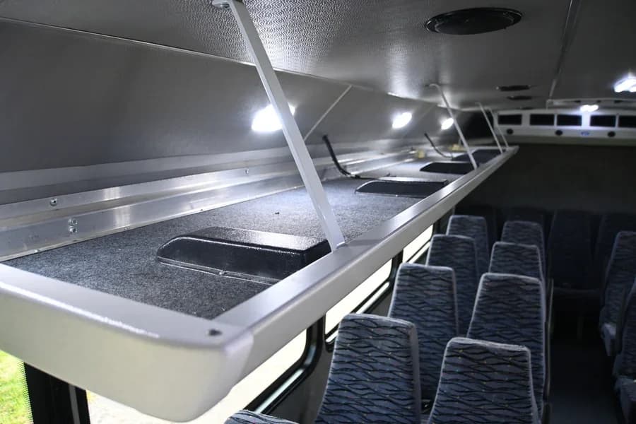 2015 Ford F550 Shuttle Bus - Image 7