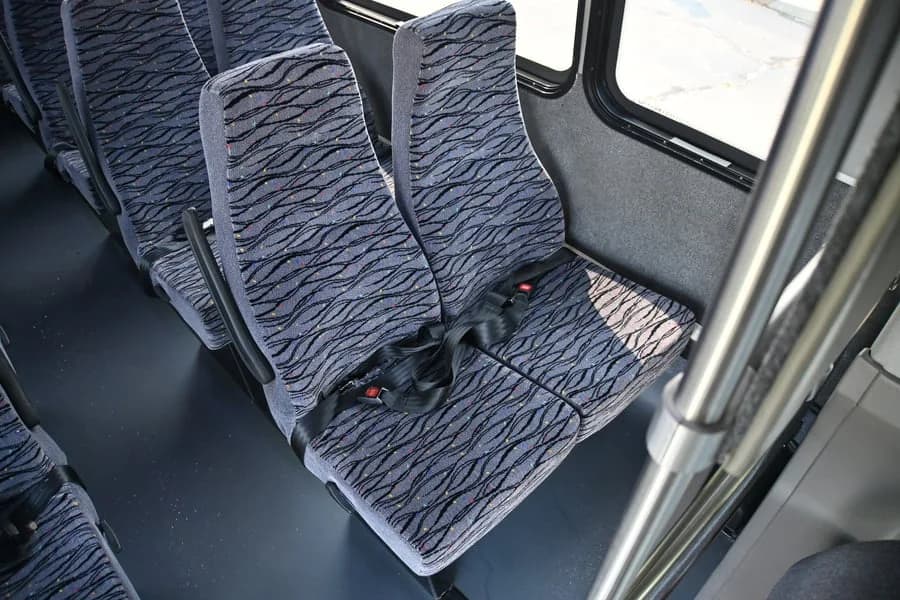 2015 Ford F550 Shuttle Bus - Image 8