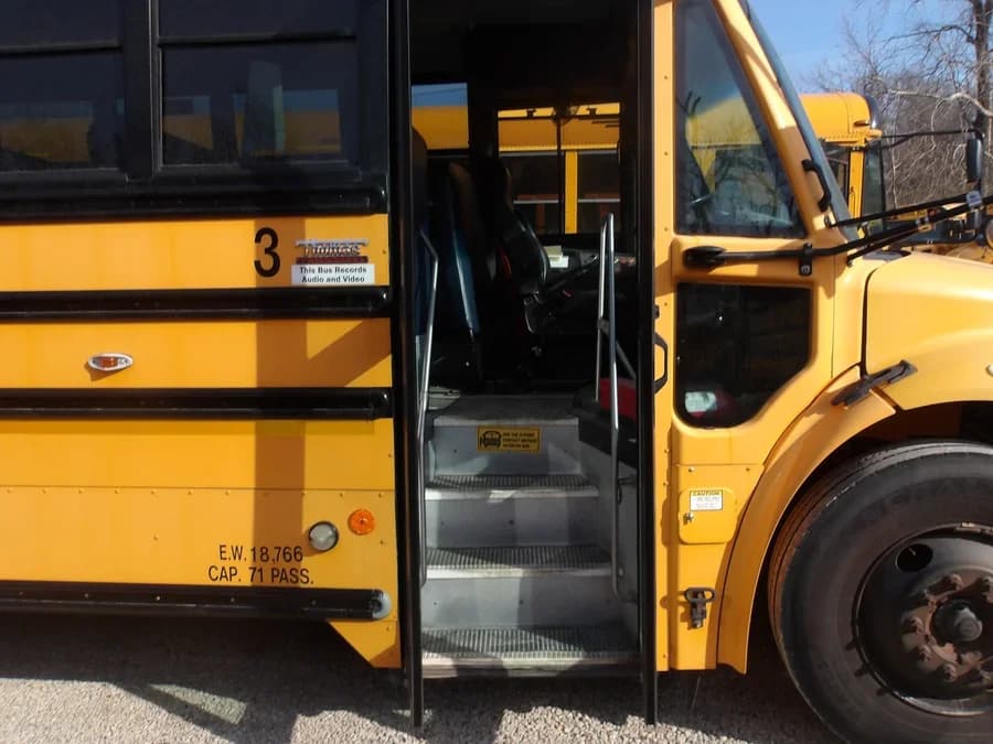 2016 Freightliner Thomas School Bus - Image 2