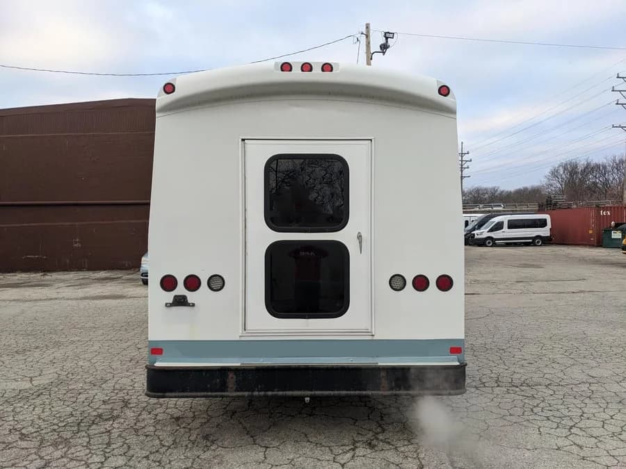2016 Ford E350 Shuttle Bus - Image 4