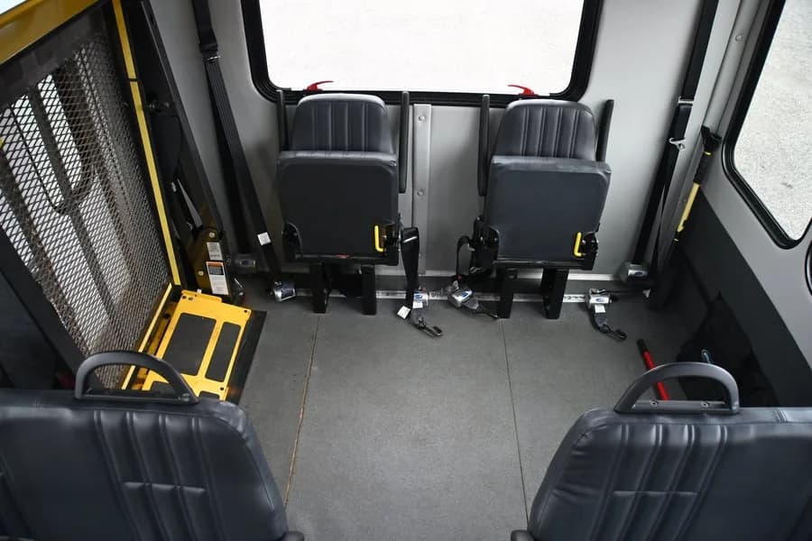 2016 Ford Starcraft Shuttle Bus - Image 10