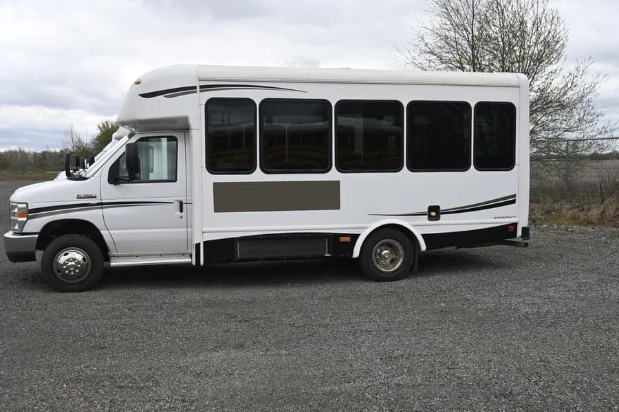 2016 Ford Starcraft Shuttle Bus - Image 3