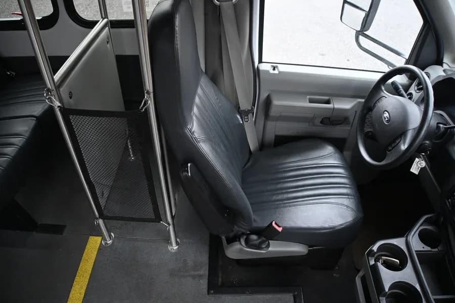 2016 Ford Starcraft Shuttle Bus - Image 7