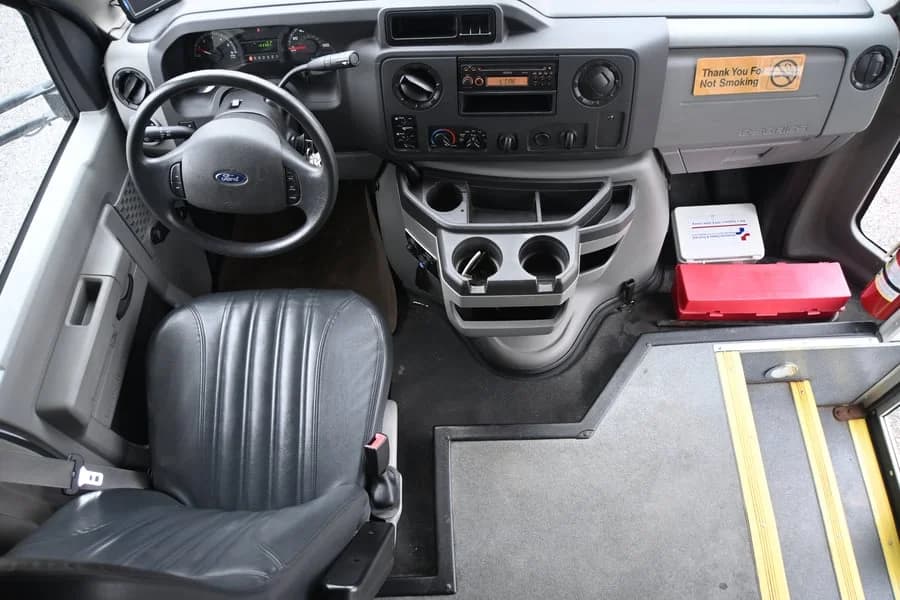 2016 Ford Starcraft Shuttle Bus - Image 8