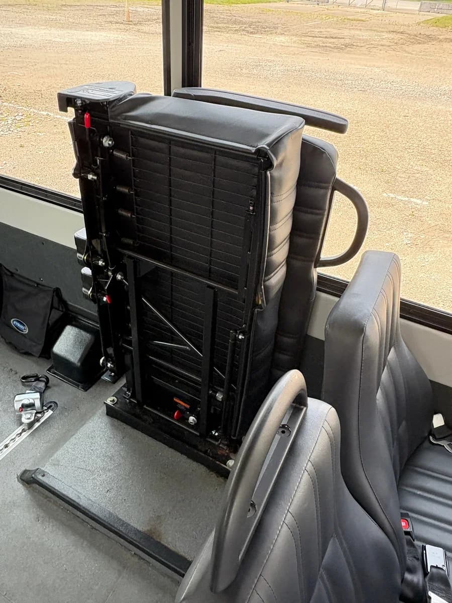 2017 Ford E350 Starcraft Shuttle Bus - Image 10