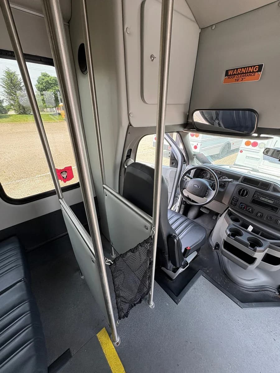 2017 Ford E350 Starcraft Shuttle Bus - Image 14