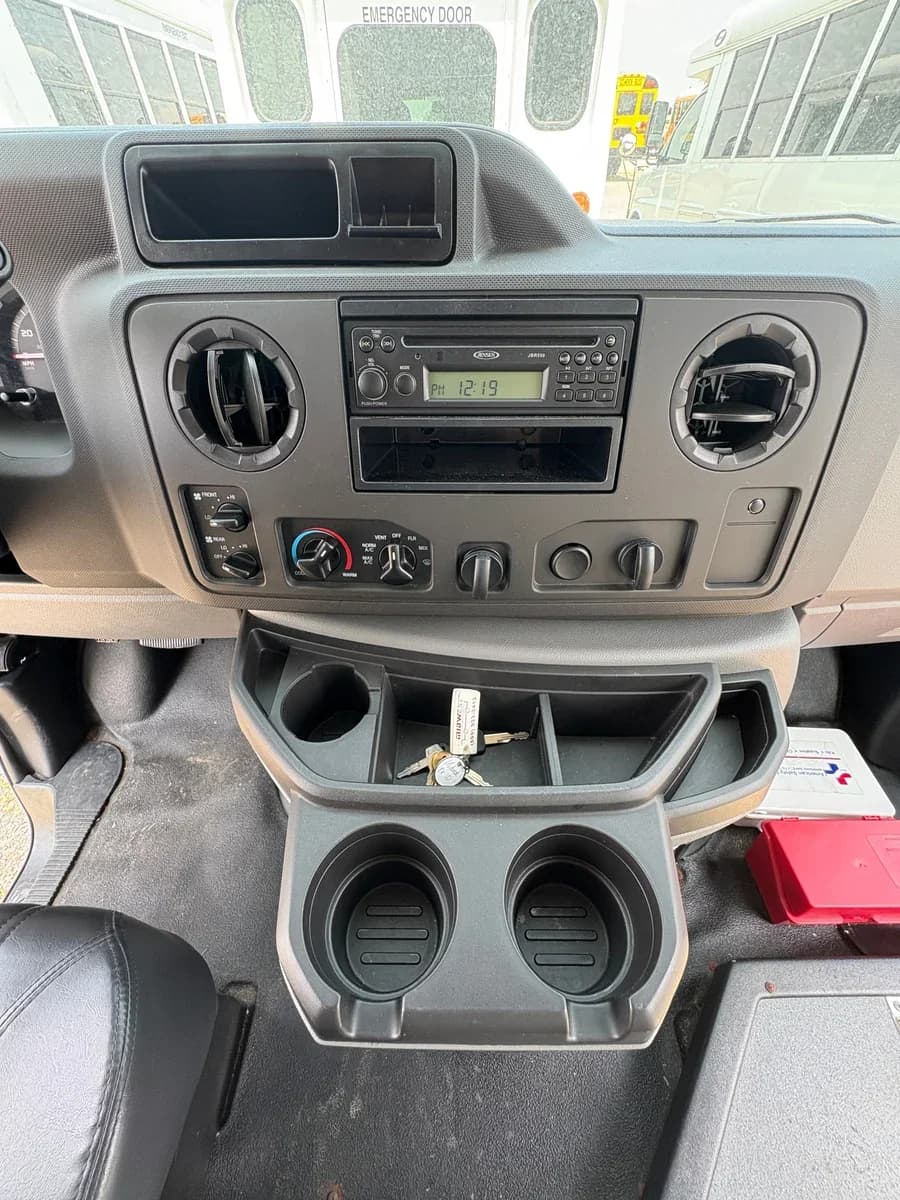 2017 Ford E350 Starcraft Shuttle Bus - Image 15