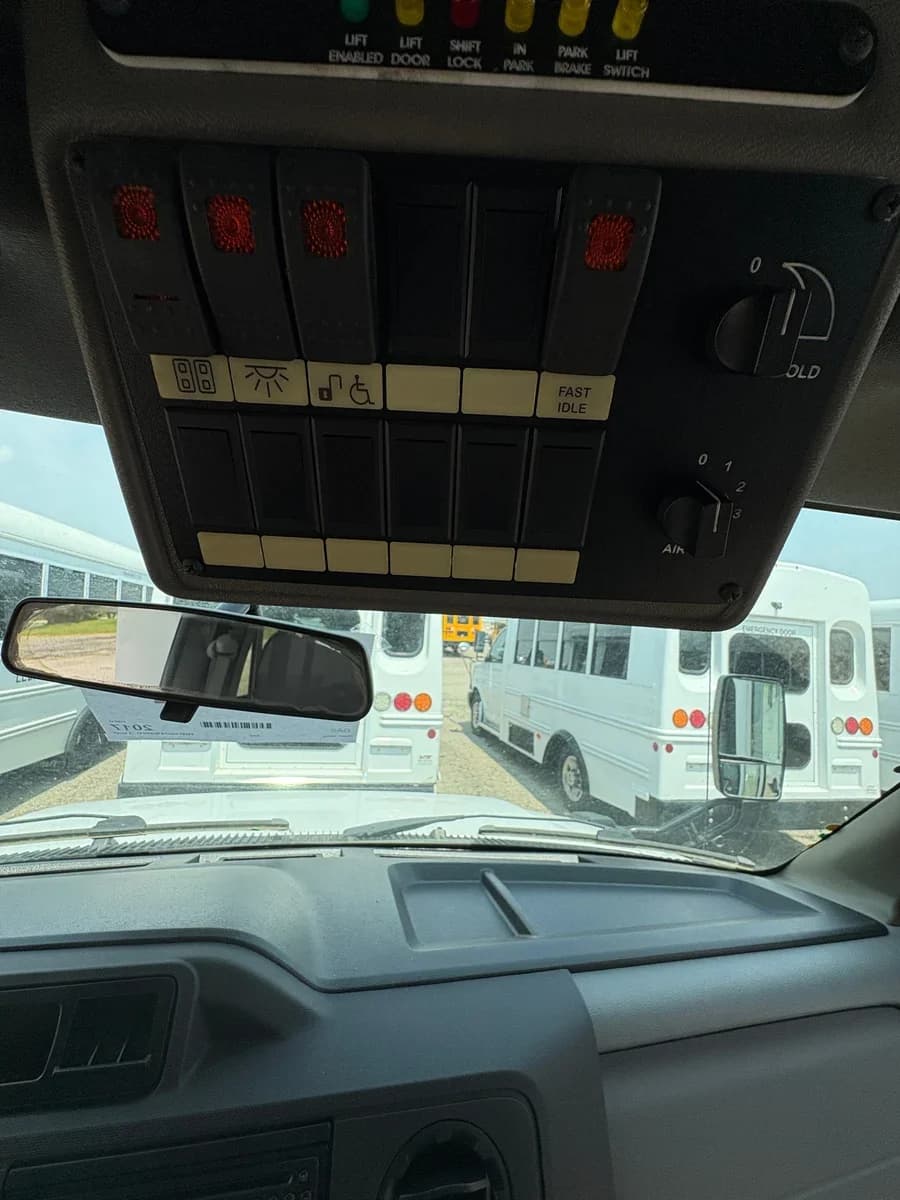 2017 Ford E350 Starcraft Shuttle Bus - Image 16