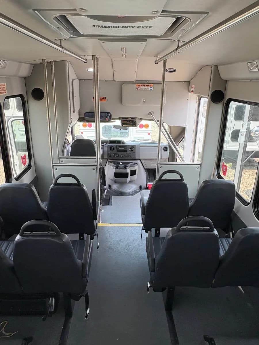 2017 Ford E350 Starcraft Shuttle Bus - Image 5