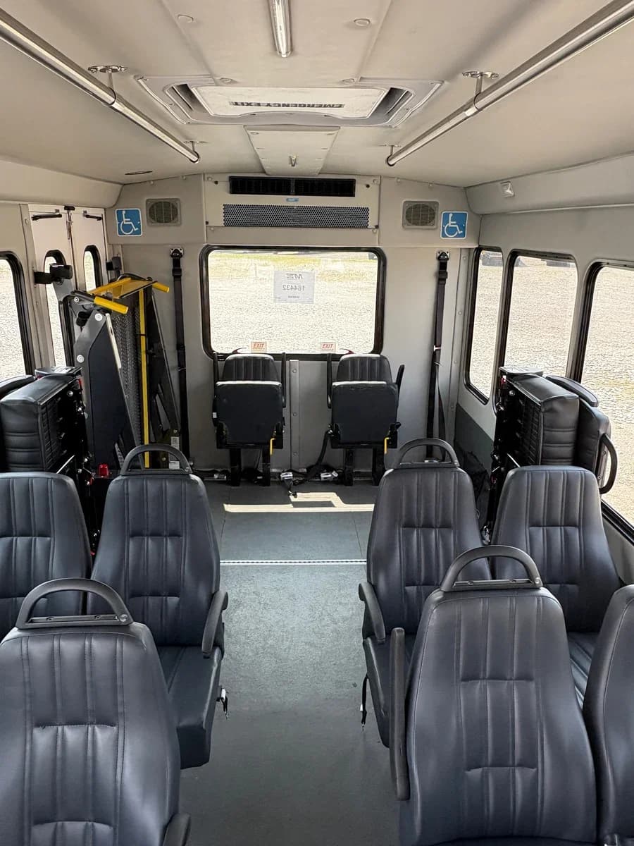 2017 Ford E350 Starcraft Shuttle Bus - Image 6