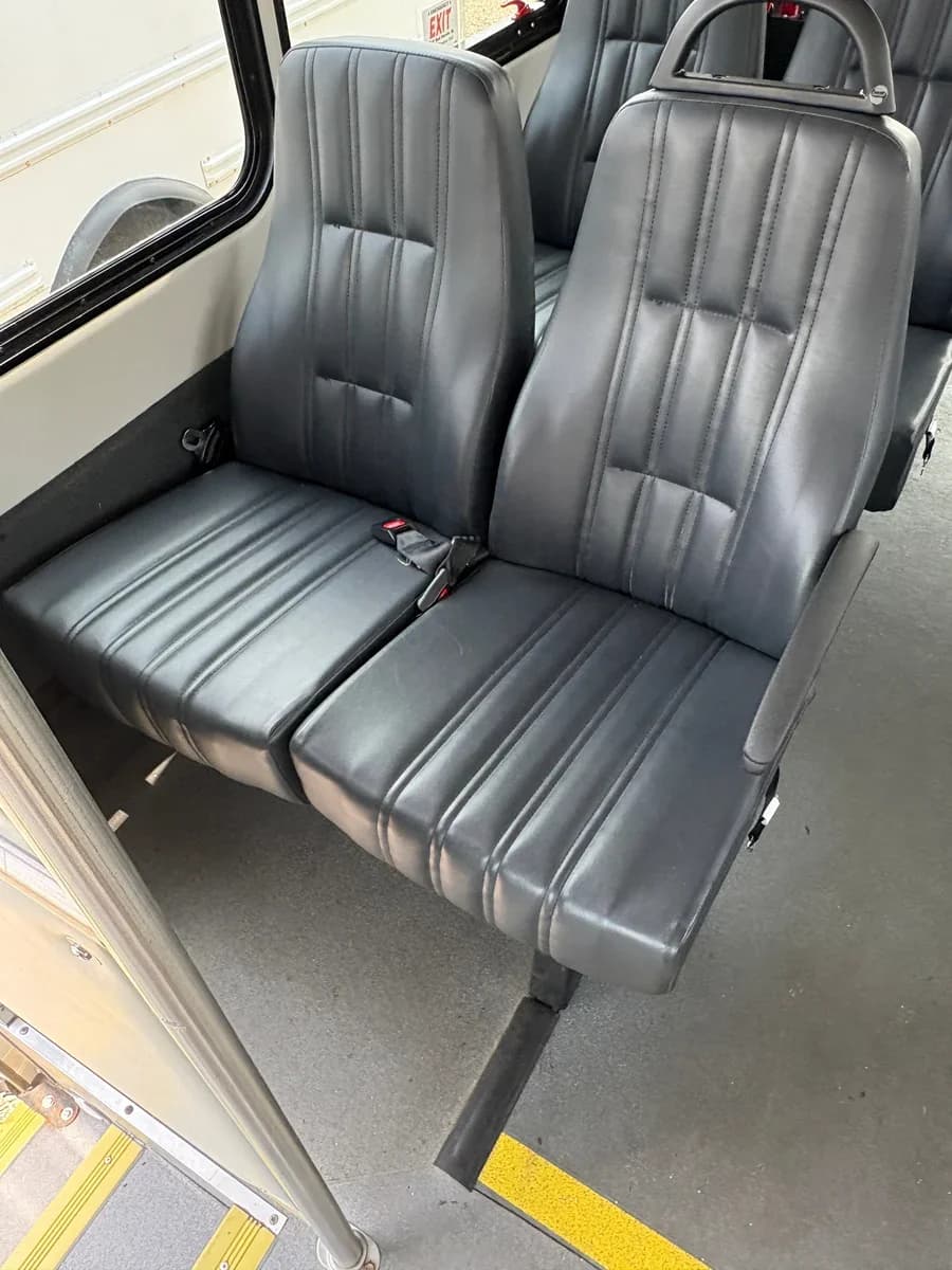 2017 Ford E350 Starcraft Shuttle Bus - Image 7