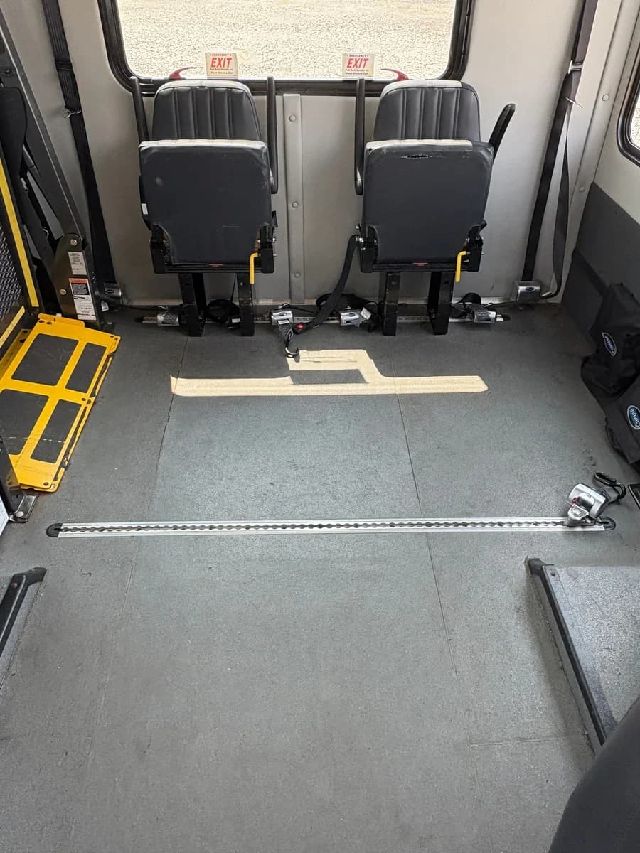 2017 Ford E350 Starcraft Shuttle Bus - Image 8