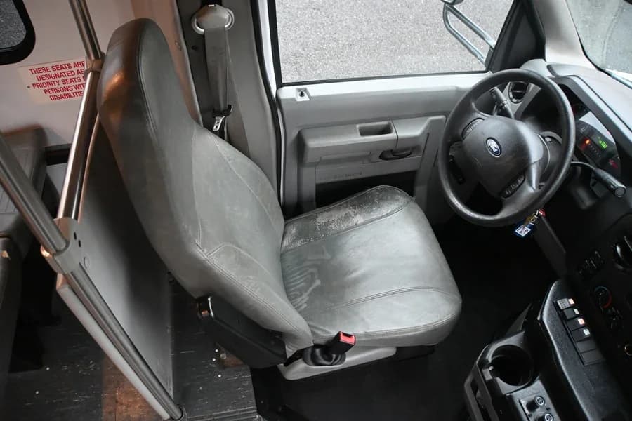 2017 Ford E450 Elkhart Shuttle Bus - Image 9