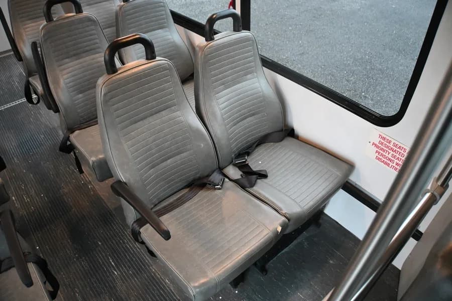 2017 Ford E450 Elkhart Shuttle Bus - Image 11
