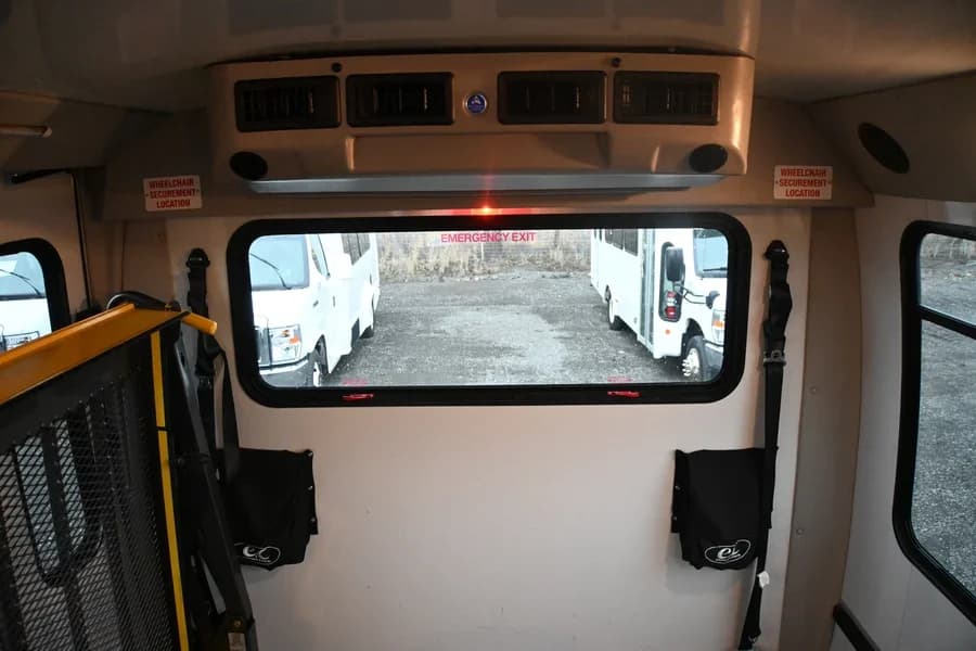 2017 Ford E450 Elkhart Shuttle Bus - Image 13