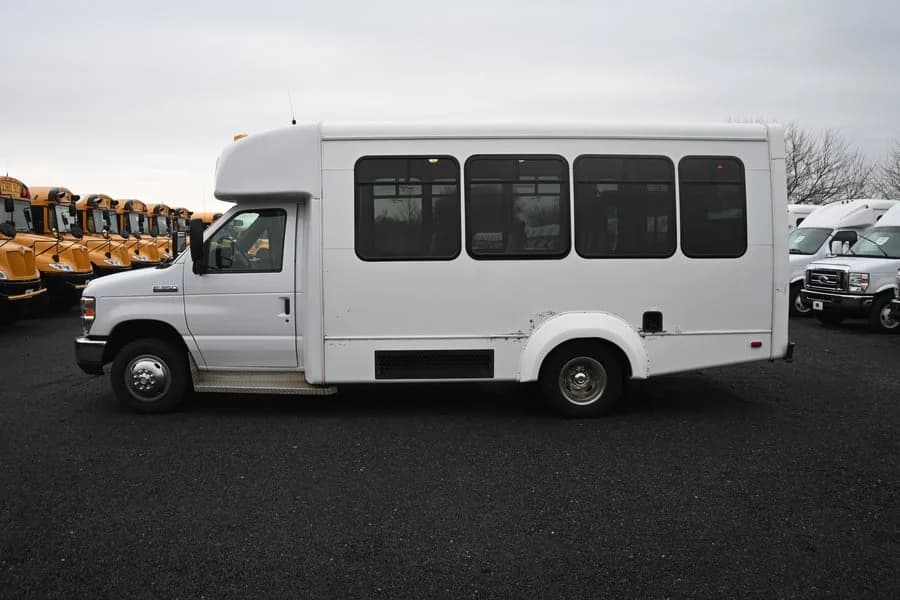 2017 Ford E450 Elkhart Shuttle Bus - Image 3