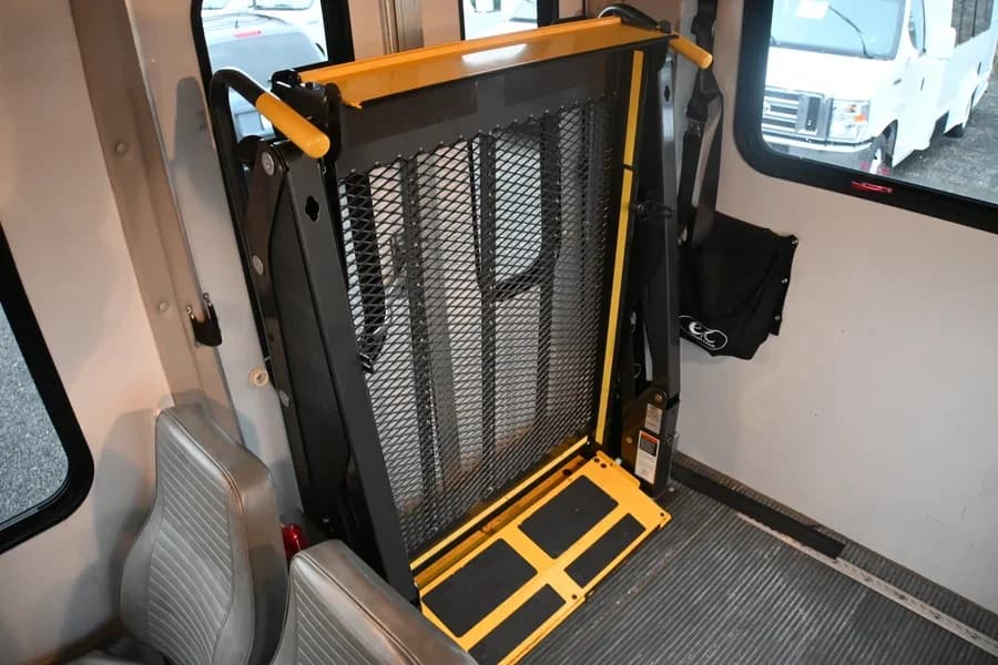 2017 Ford E450 Elkhart Shuttle Bus - Image 6