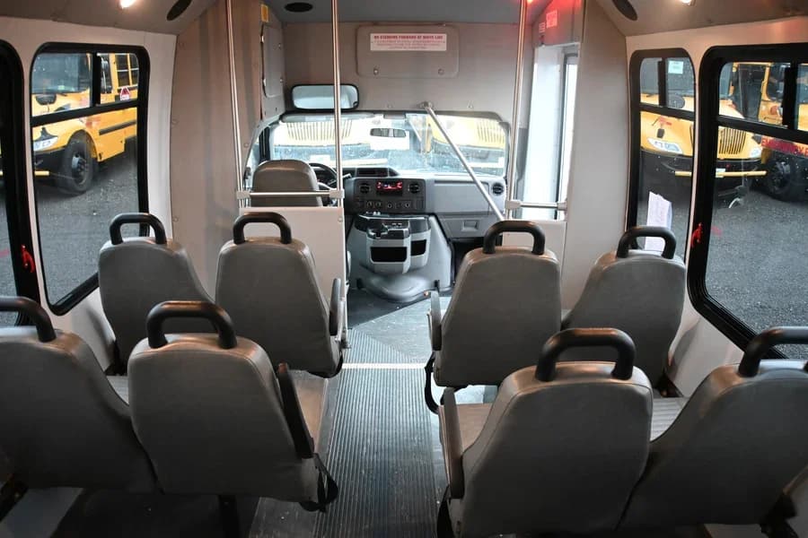 2017 Ford E450 Elkhart Shuttle Bus - Image 7