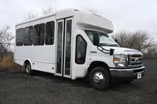 2017 Ford Starcraft bus