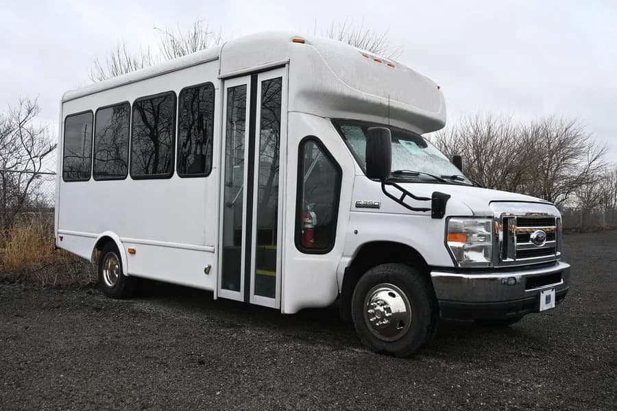 2017 Ford Starcraft Shuttle Bus - Image 1