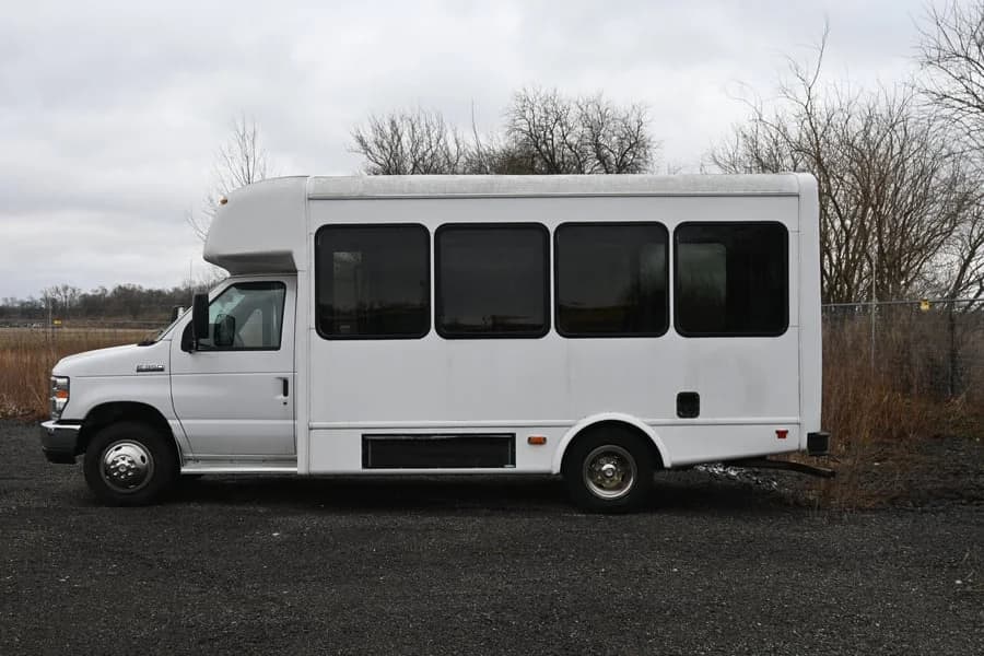 2017 Ford Starcraft Shuttle Bus - Image 3
