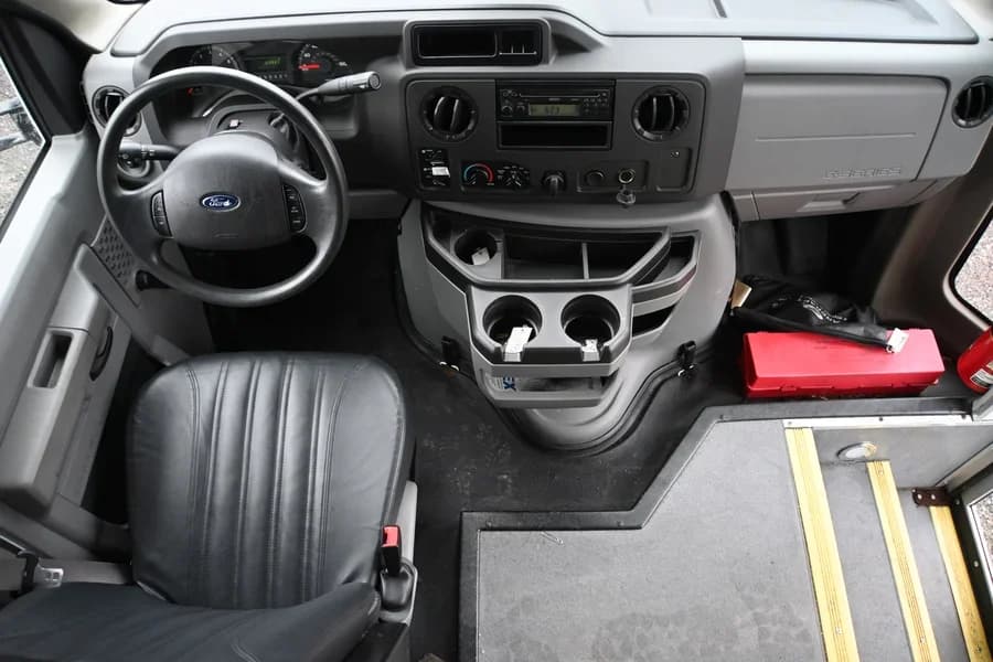 2017 Ford Starcraft Shuttle Bus - Image 7
