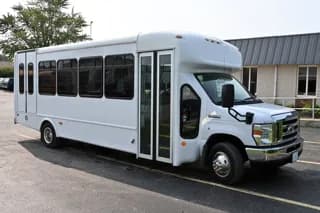 2017 Ford Starcraft bus