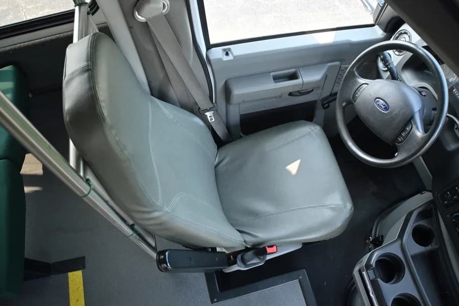 2017 Ford Starcraft ADA Shuttle Bus - Image 11