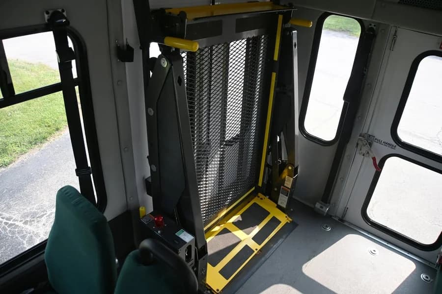 2017 Ford Starcraft ADA Shuttle Bus - Image 13