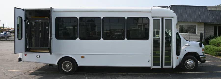 2017 Ford Starcraft ADA Shuttle Bus - Image 5