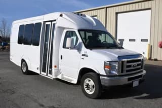 2017 Ford Starcraft bus