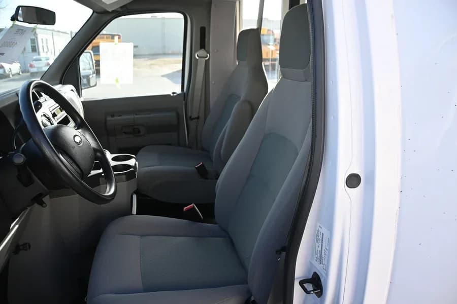 2017 Ford Starcraft Shuttle Bus - Image 13