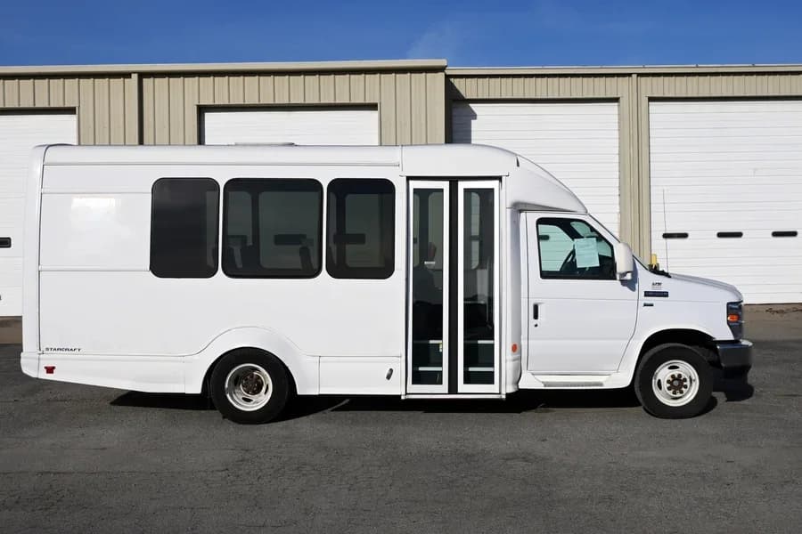 2017 Ford Starcraft Shuttle Bus - Image 4