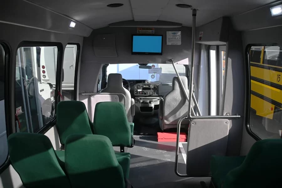 2017 Ford Starcraft Shuttle Bus - Image 6
