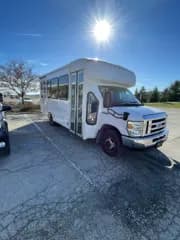 2017 Ford Starcraft bus