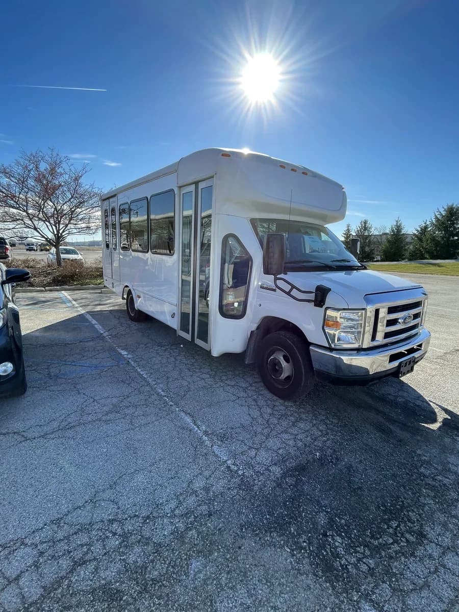2017 Ford Starcraft Shuttle Bus - Image 1