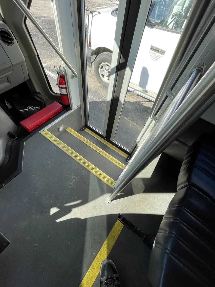 2017 Ford Starcraft Shuttle Bus - Image 11