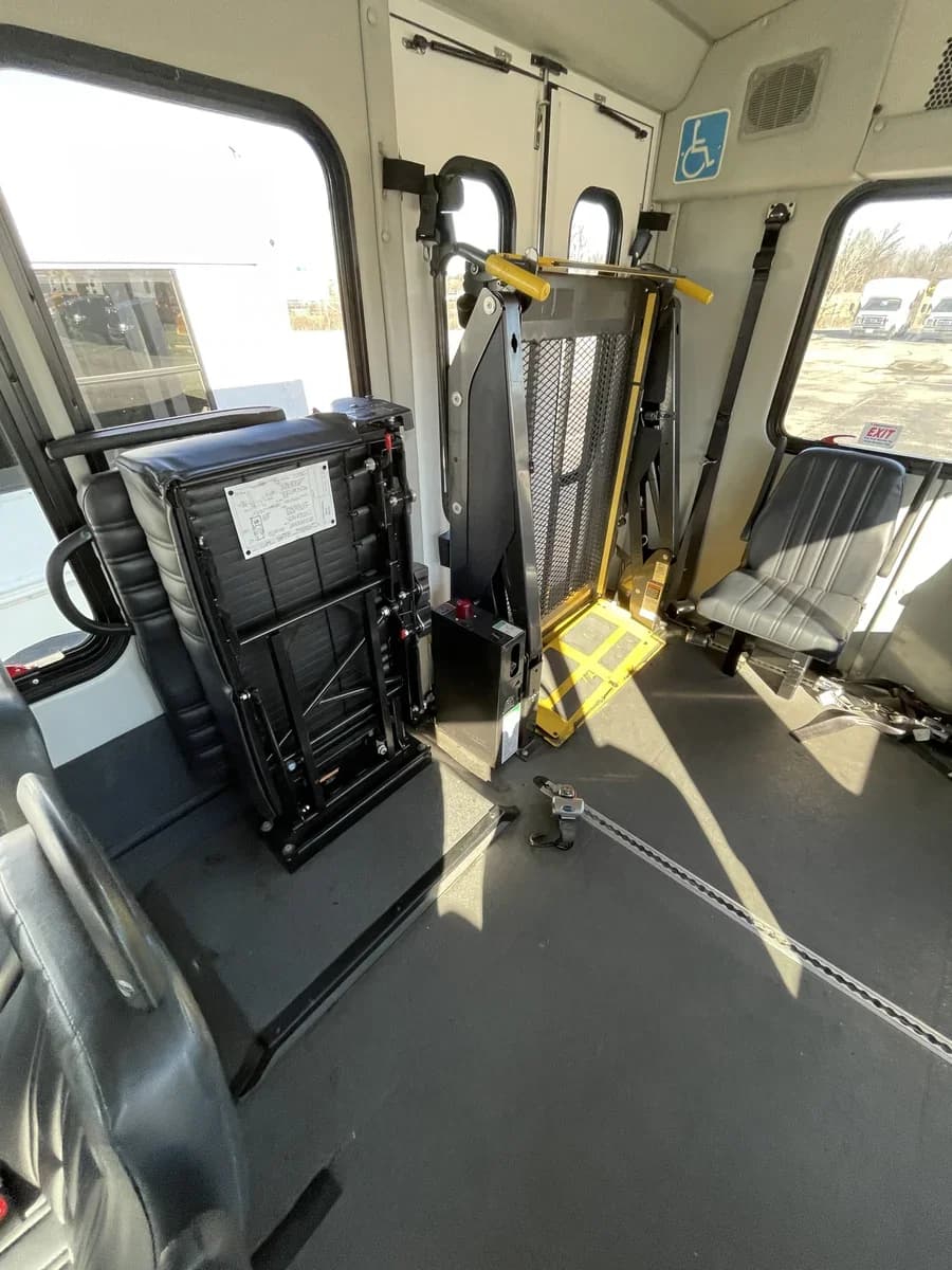 2017 Ford Starcraft Shuttle Bus - Image 17