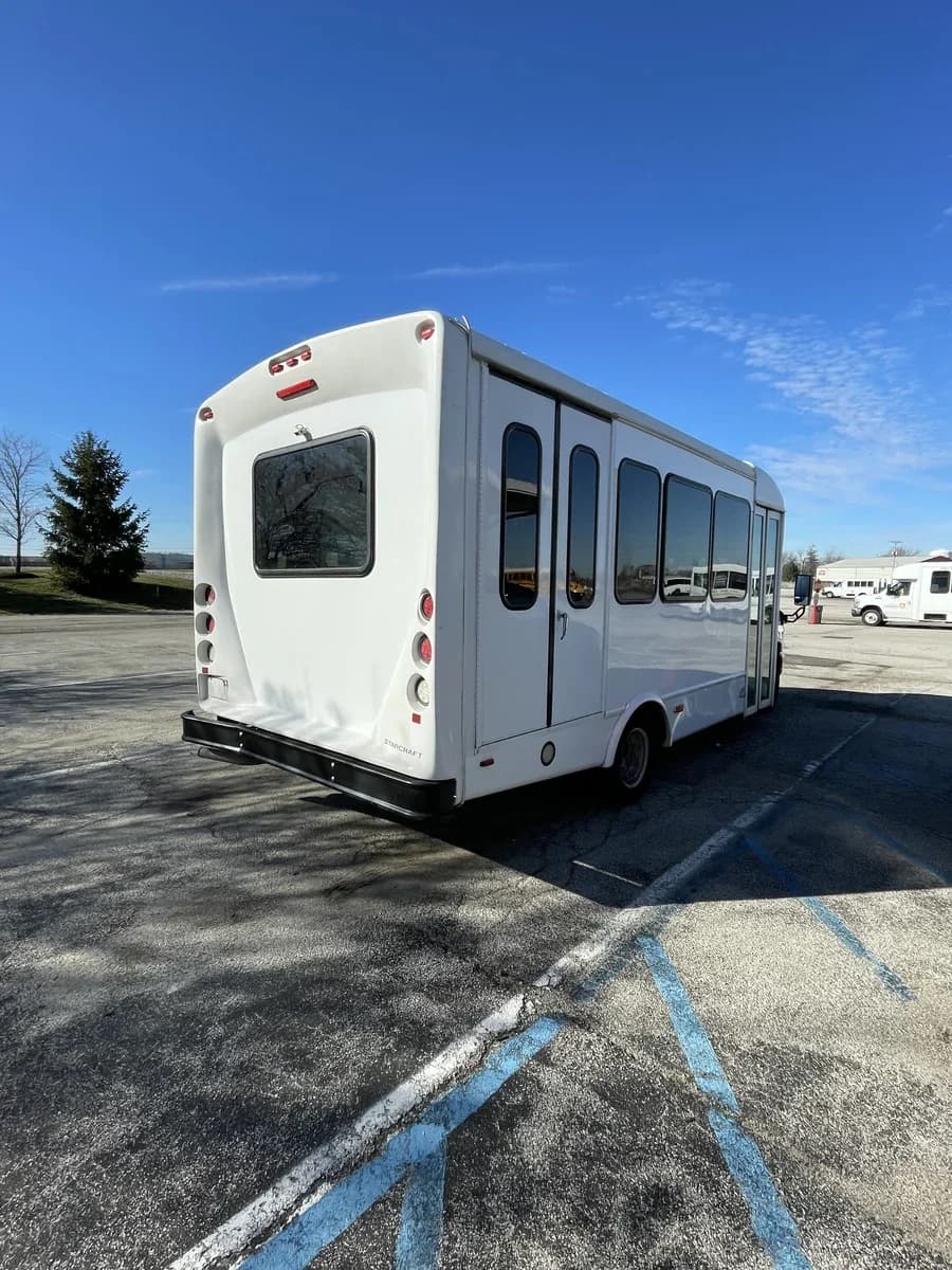2017 Ford Starcraft Shuttle Bus - Image 4