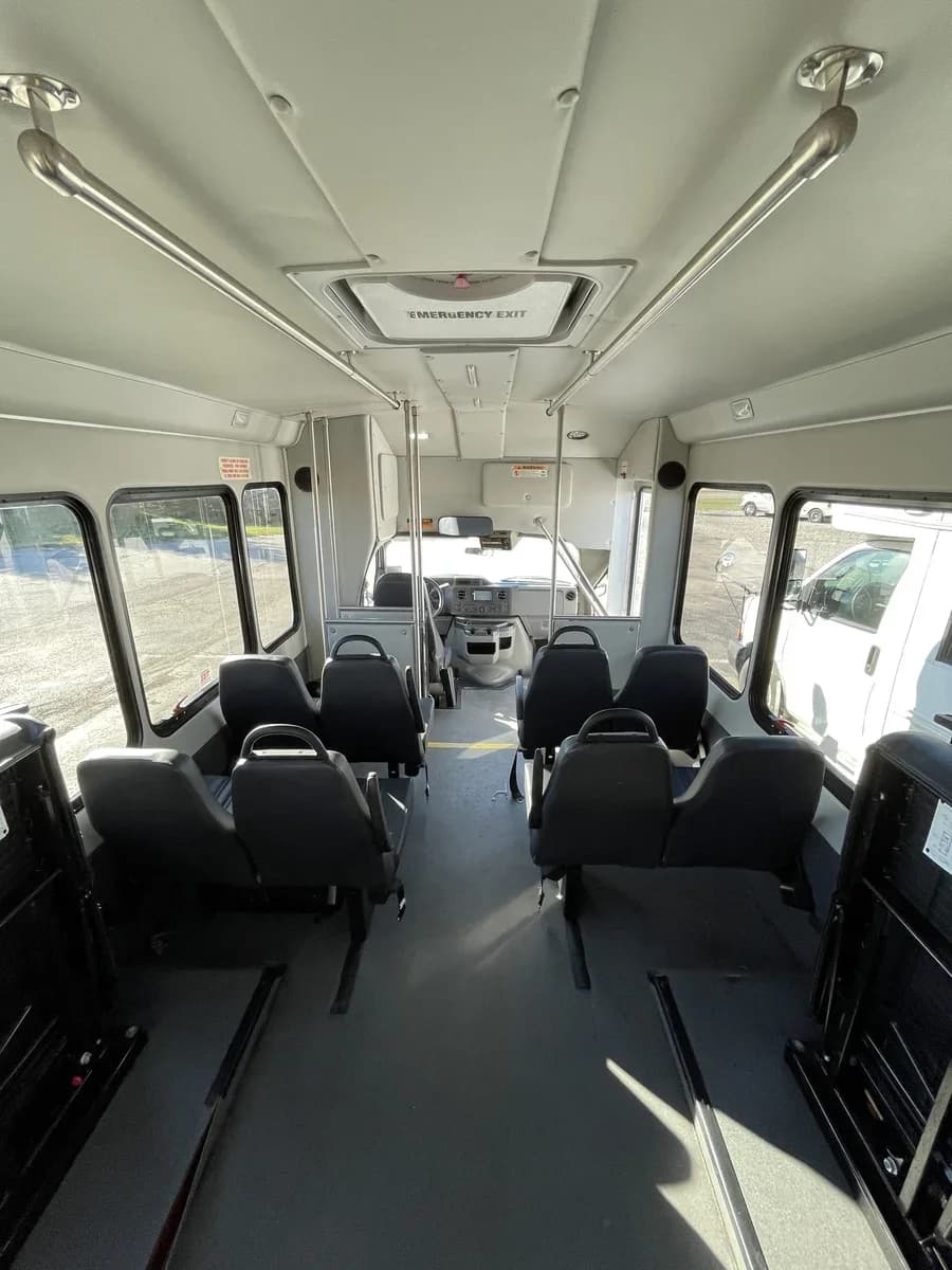 2017 Ford Starcraft Shuttle Bus - Image 6
