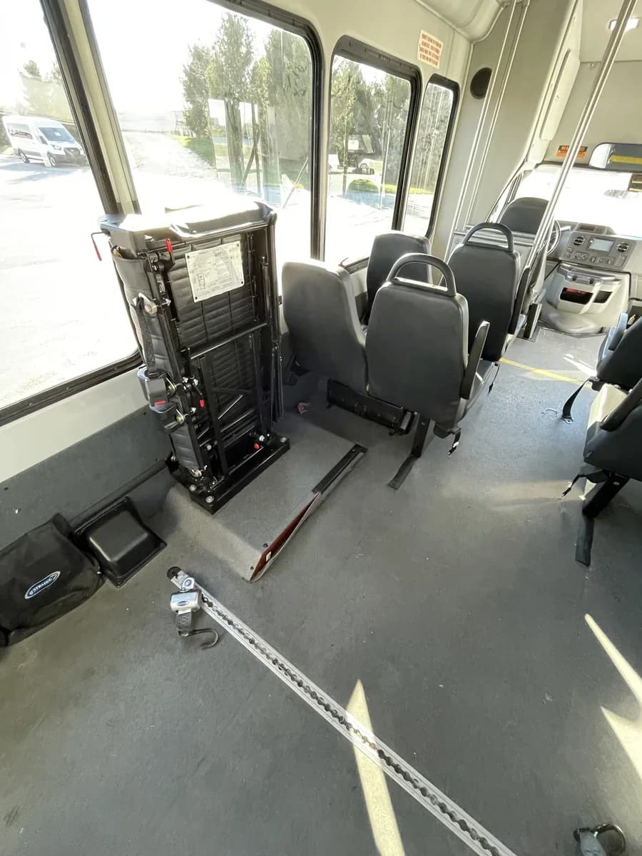2017 Ford Starcraft Shuttle Bus - Image 7