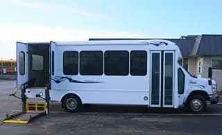 2018 Ford Starcraft bus