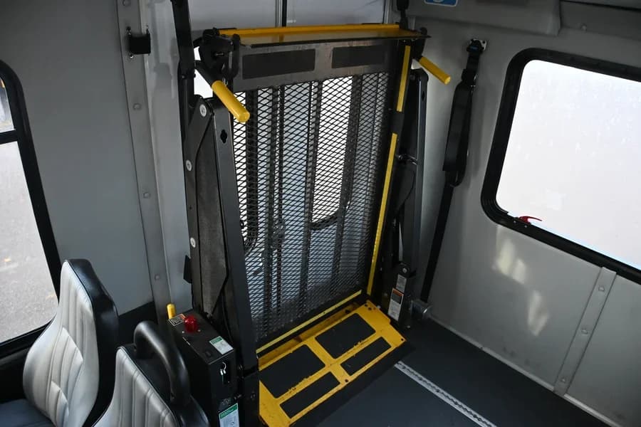 2018 Ford Starcraft ADA Shuttle Bus - Image 12