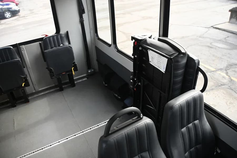 2018 Ford Starcraft Shuttle Bus - Image 10