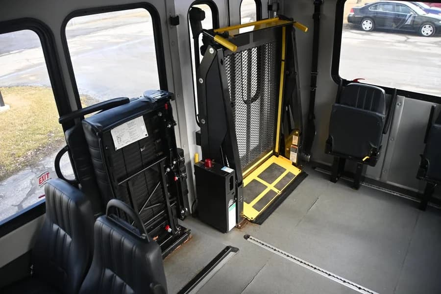 2018 Ford Starcraft Shuttle Bus - Image 11