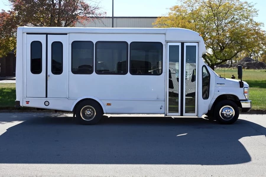 2018 Ford Starcraft Shuttle Bus - Image 4