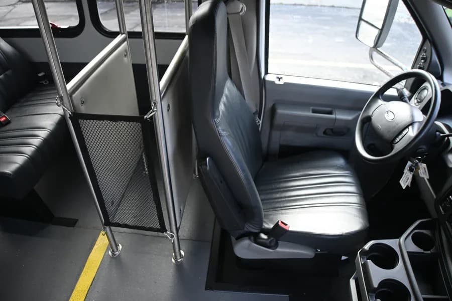 2018 Ford Starcraft Shuttle Bus - Image 8