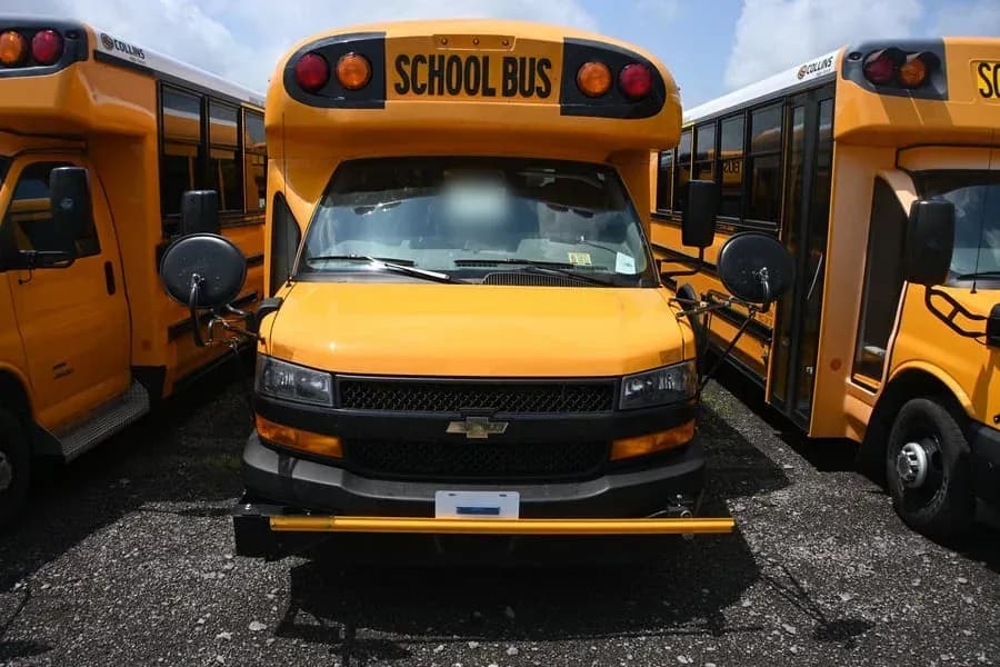 2019 Chevrolet Starcraft School Bus - Image 2