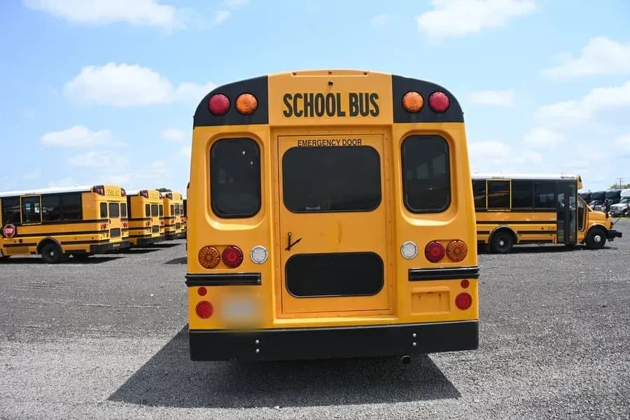 2019 Chevrolet Starcraft School Bus - Image 4